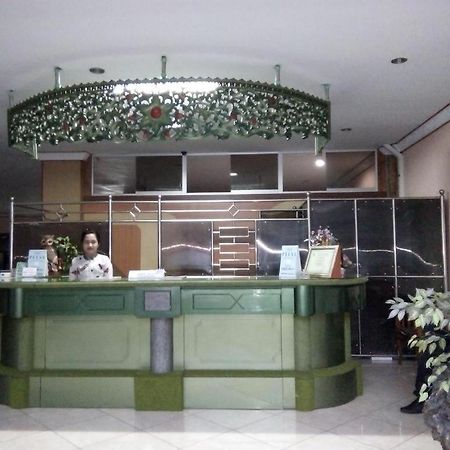 New Merdeka Hotel Jembel Εξωτερικό φωτογραφία