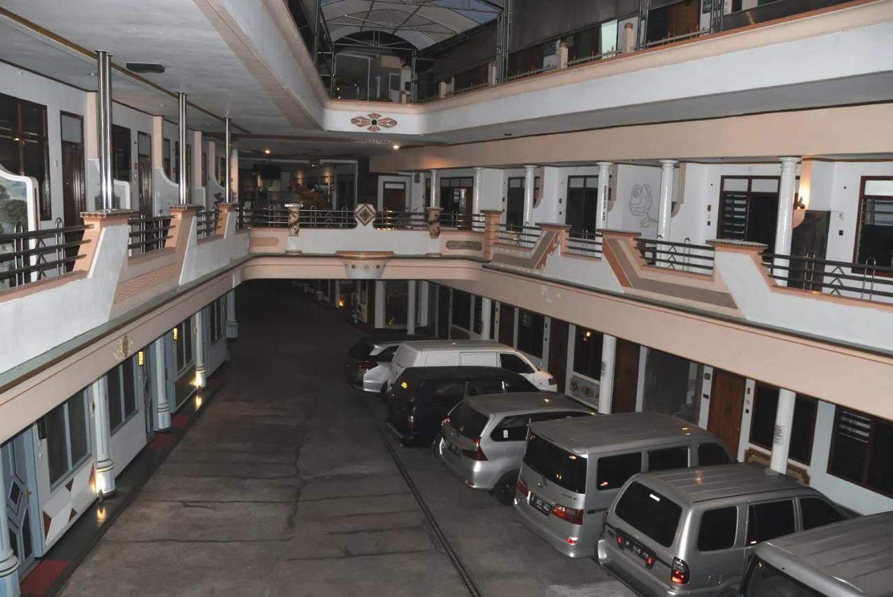 New Merdeka Hotel Jembel Εξωτερικό φωτογραφία