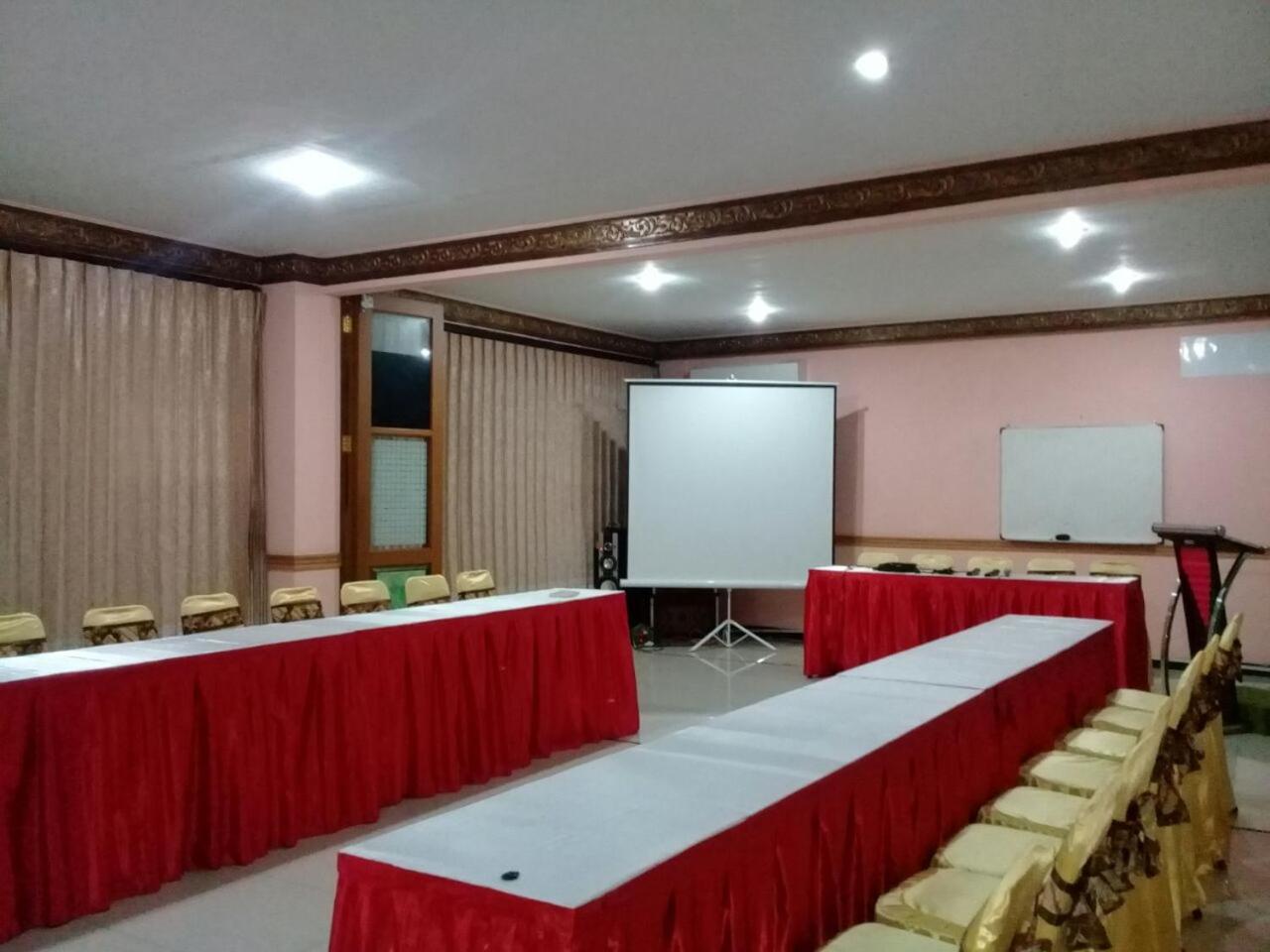 New Merdeka Hotel Jembel Εξωτερικό φωτογραφία