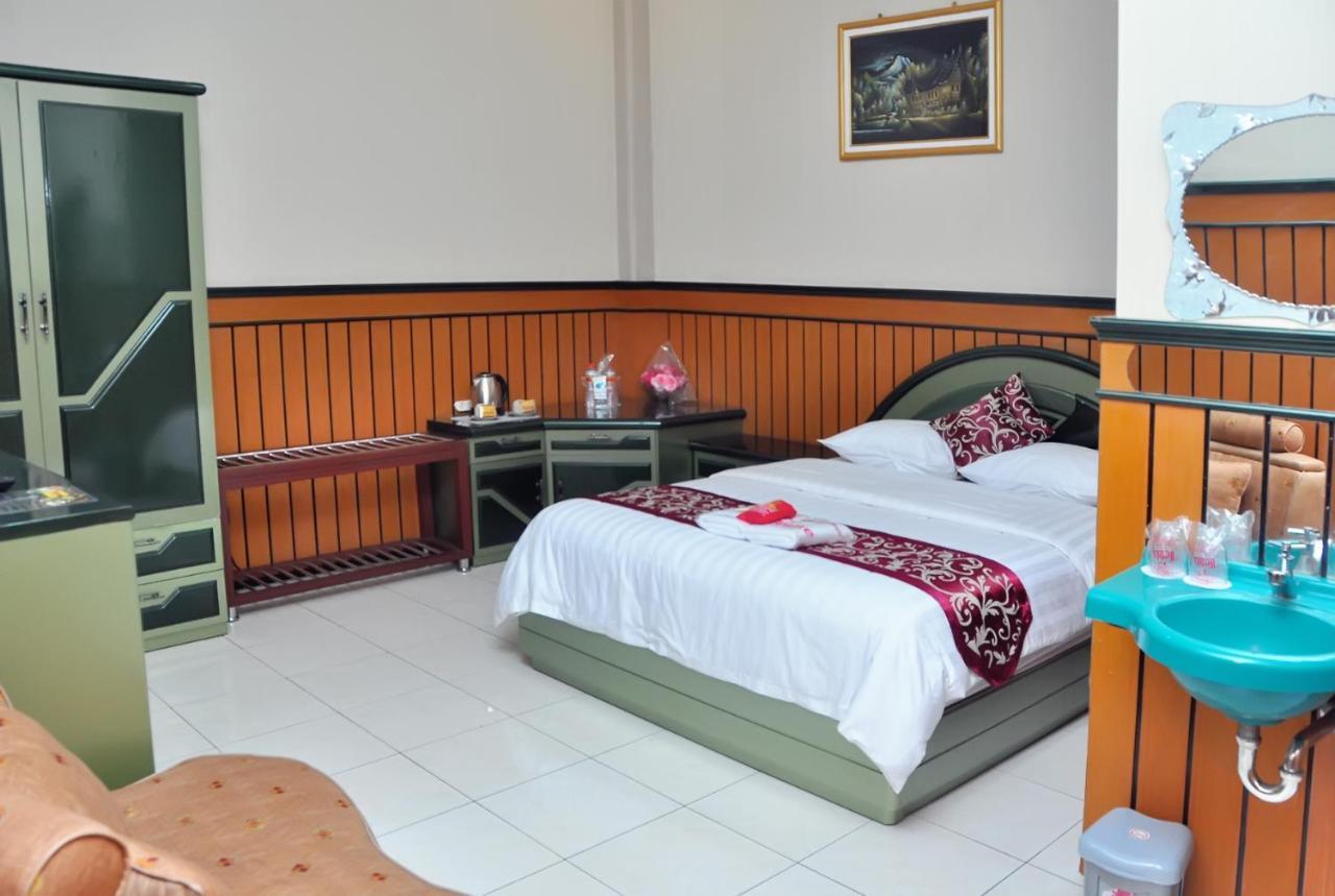 New Merdeka Hotel Jembel Εξωτερικό φωτογραφία