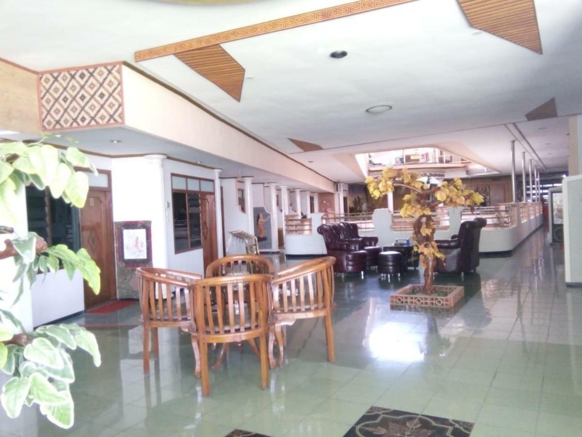 New Merdeka Hotel Jembel Εξωτερικό φωτογραφία